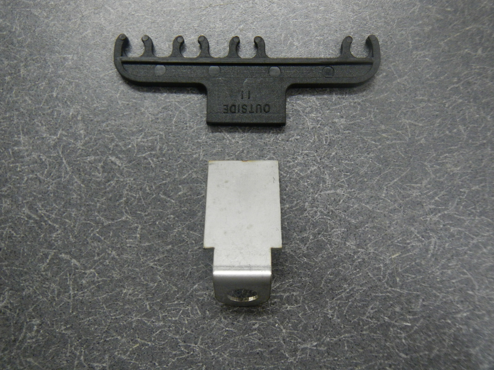 Buick Nailhead Finned Valve Cover Spark Plug Wire Loom Holders