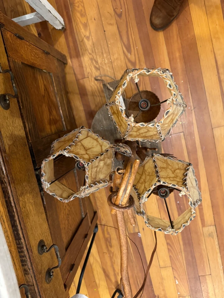 Lámpara de techo eléctrica vintage de 3 brazos de bronce Foto 2 de 4