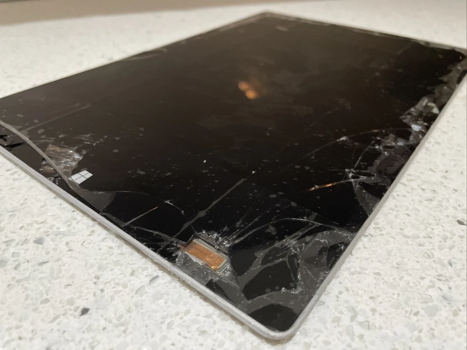 Microsoft Surface Pro 3 Intel 128GB SSD, Smashed - Image 2 of 4