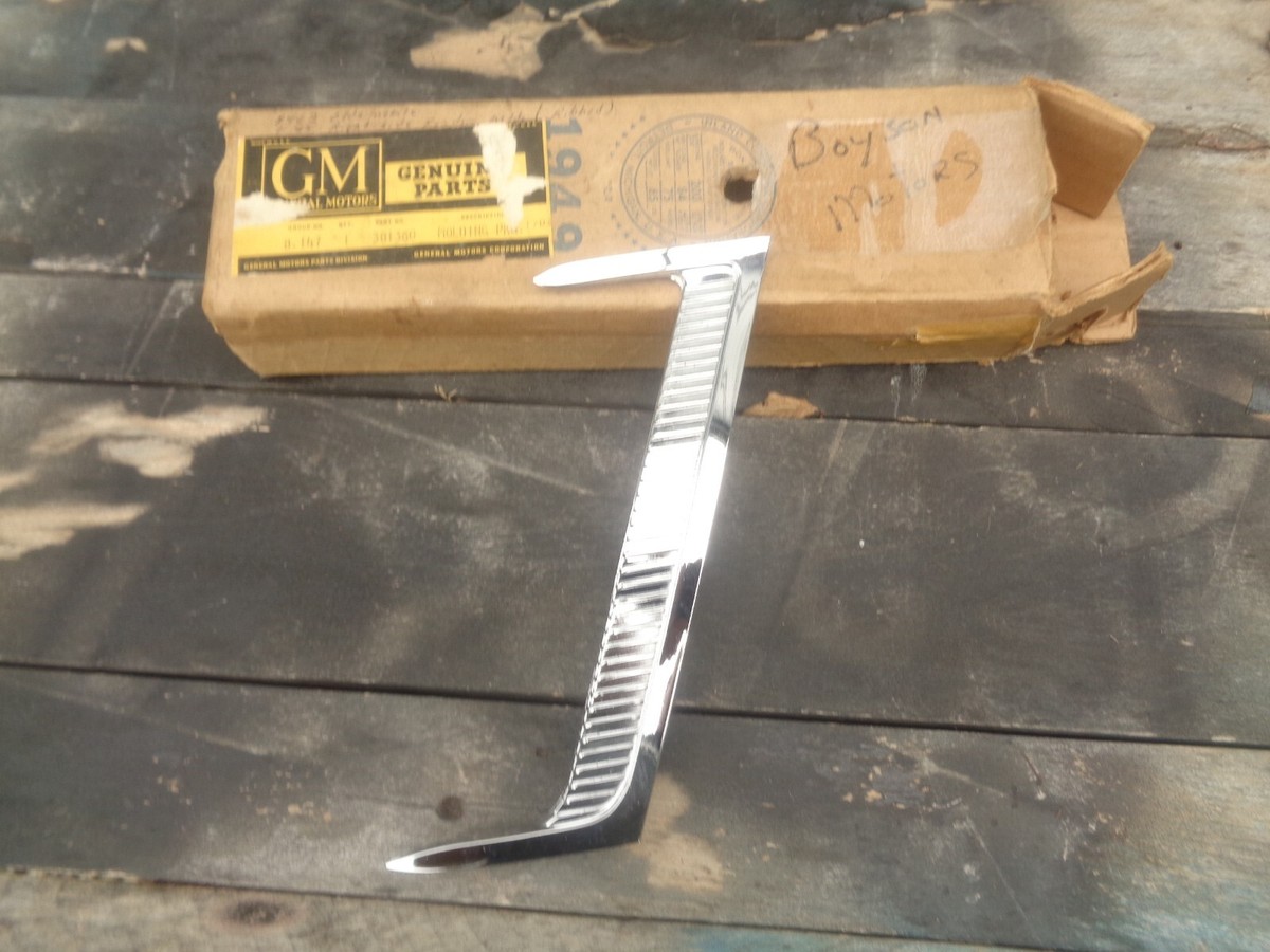 1962 Oldsmobile Olds Cutlass F85 Right Hand Side Fender Emblem