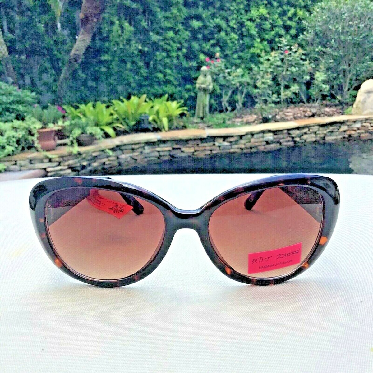 Betsey Johnson tortoiseshell pink lip  sunglasses Amazon.com: Betsey Johnson Women main image 3