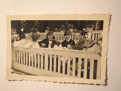 Students in Couleur having coffee or tea - Photo