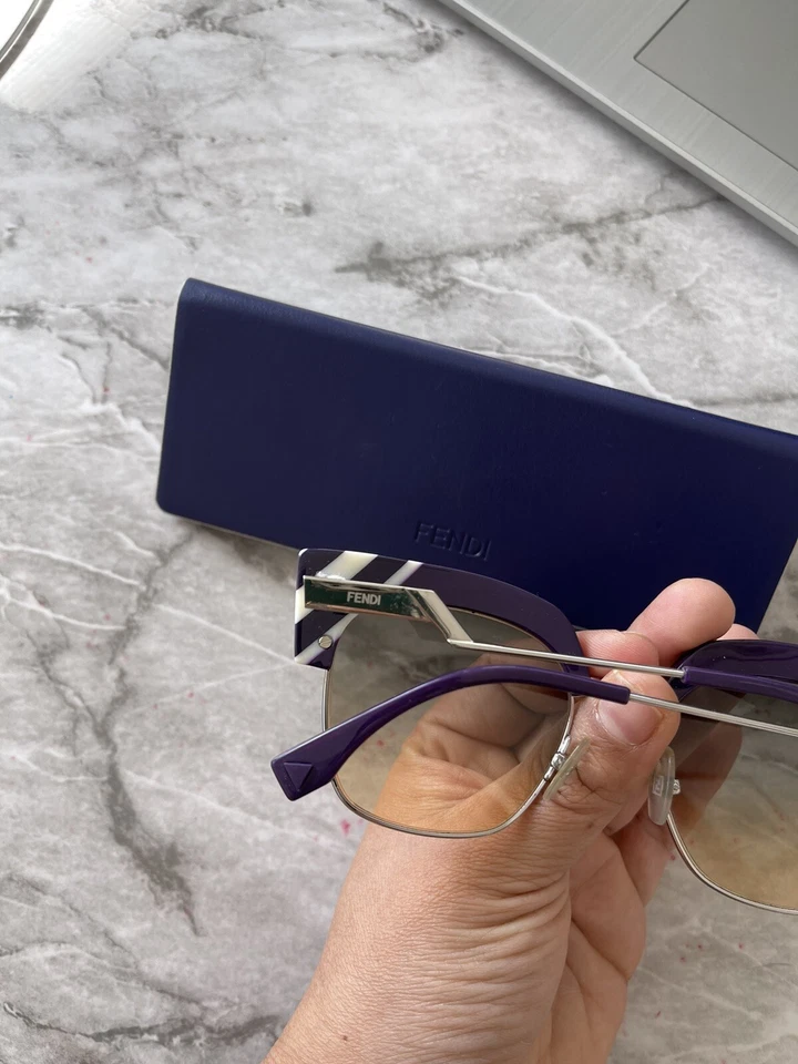 Óculos de sol quadrado FENDI Waves branco e roxo degradê - Imagem 3 de 4