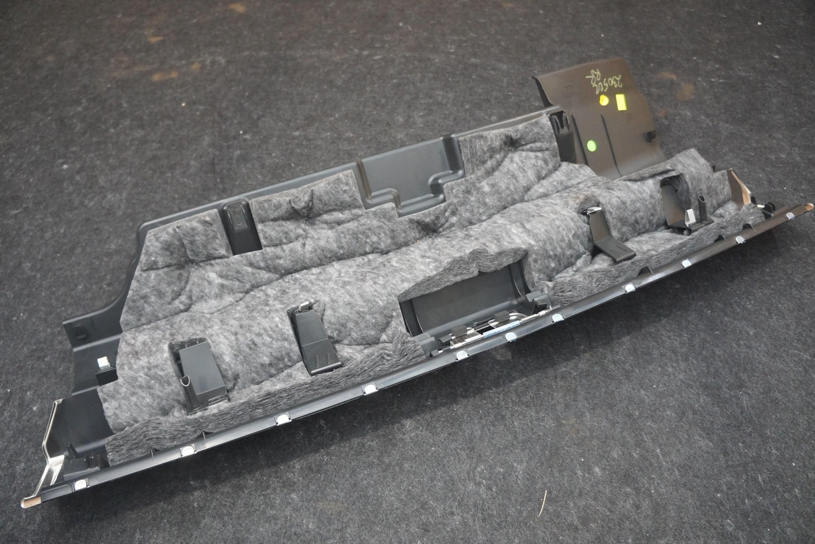 Rear Trunk Lid Lock Sill Plate Cover Trim Panel 4M8864483A Lamborghini Urus 2019