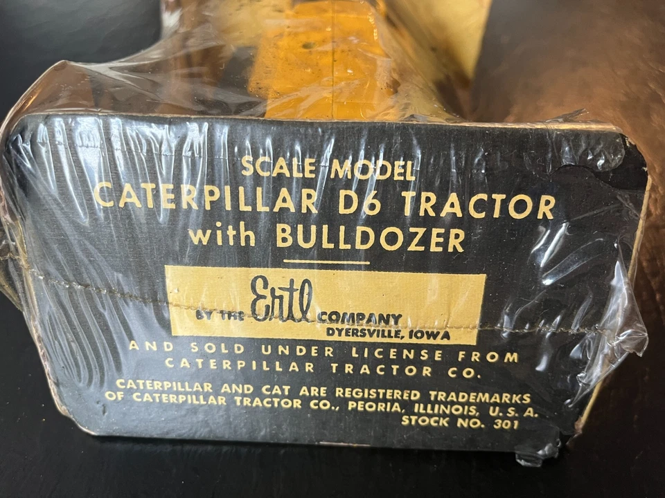 Vintage Caterpillar D6 Tractor with Bulldozer ERTL Scale Model New in Bubble Box - Image 2 of 4