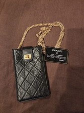 CHANEL Chain Shoulder Smartphone Pouch 2.55