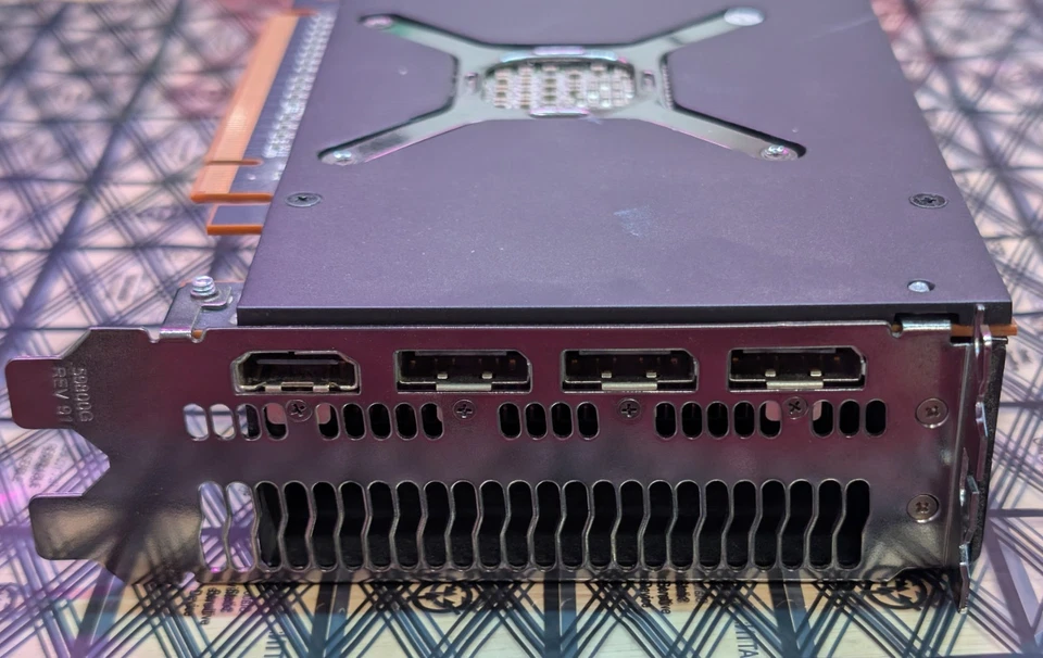 XFX Radeon RX Vega 64 8GB HBM2 Graphics Card (21275-02) 3x DP HDMI - Image 4 of 4