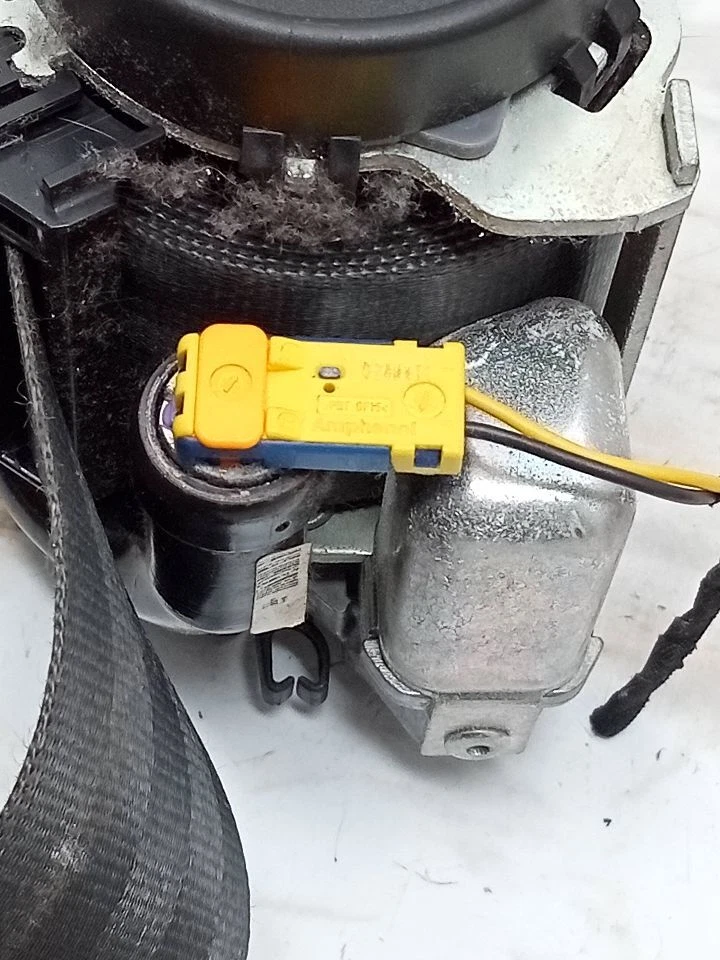 Used Front Left Seat Belt Front fits: 2013 Volkswagen Cc bucket seat driver retr - Imagem 4 de 4