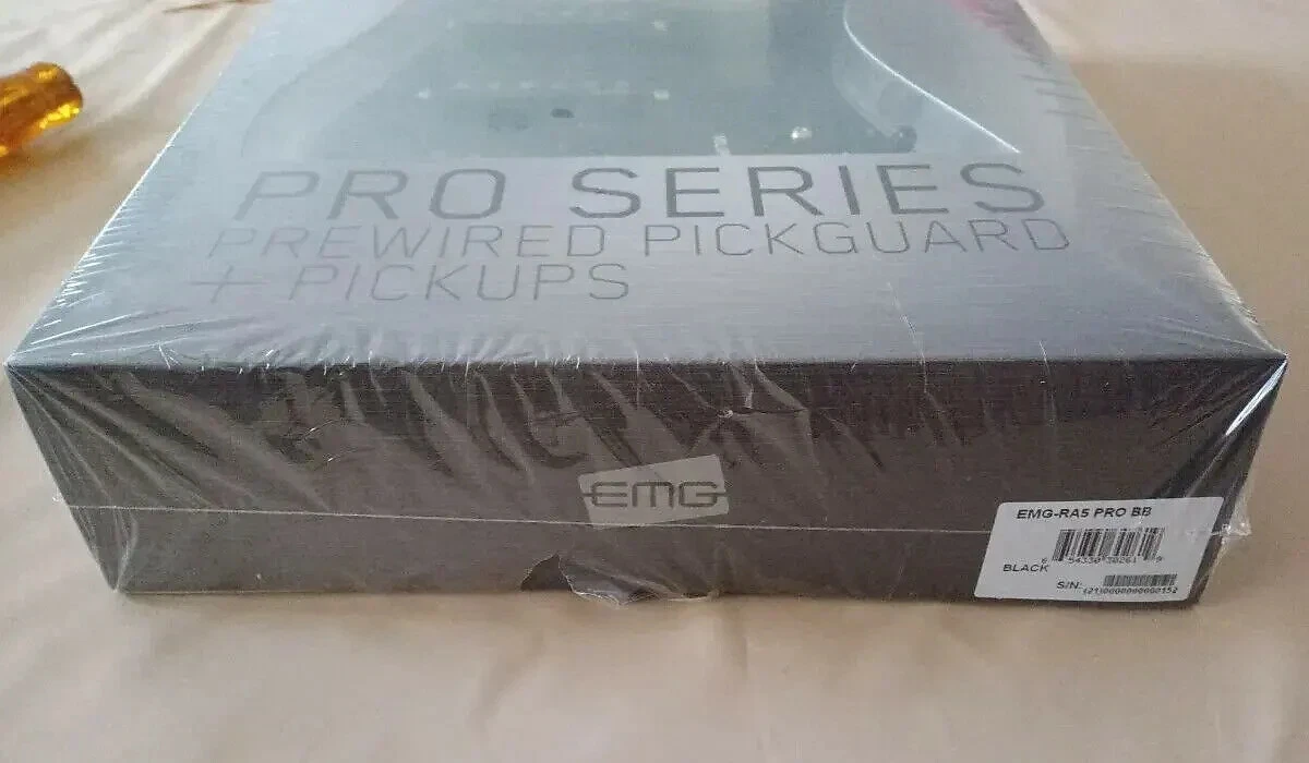 EMG RA-5 Pro Retro Active Strat Style 上等な おもちゃ・ホビー