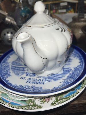 Vintage Musical Tea Pot Ceramic Wind Up Music Box. Very Nice