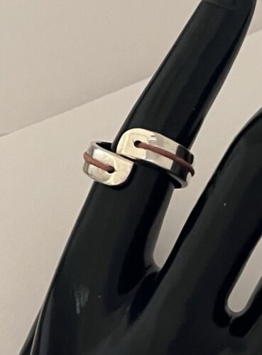 5.80g Signed Y Sterling Silver 925 Modernist Red Leather Band Ring Size 9 - Picture 14 of 15