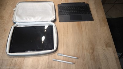 Microsoft Surface Pro 4 mit Zubehör ''defekt''