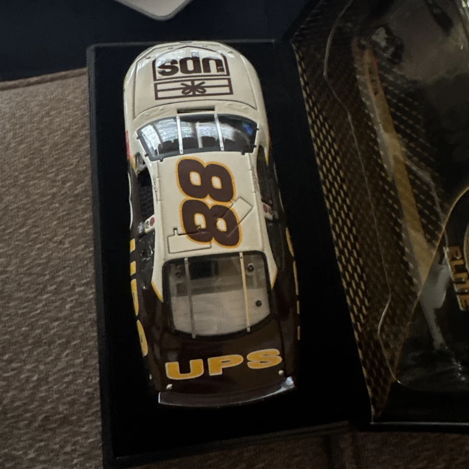 Dale Jarrett 2001 #88 UPS Action Elite 1/3204 Foto 2 de 4
