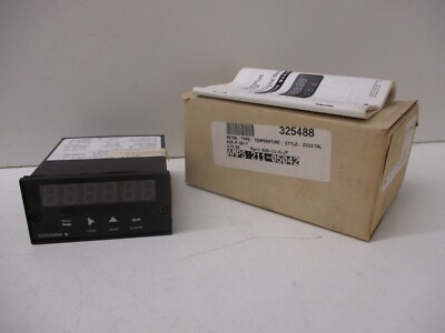 *NEW* YOKOGAWA 820-11-0-JF DIGITAL TEMPERATURE PANEL METER