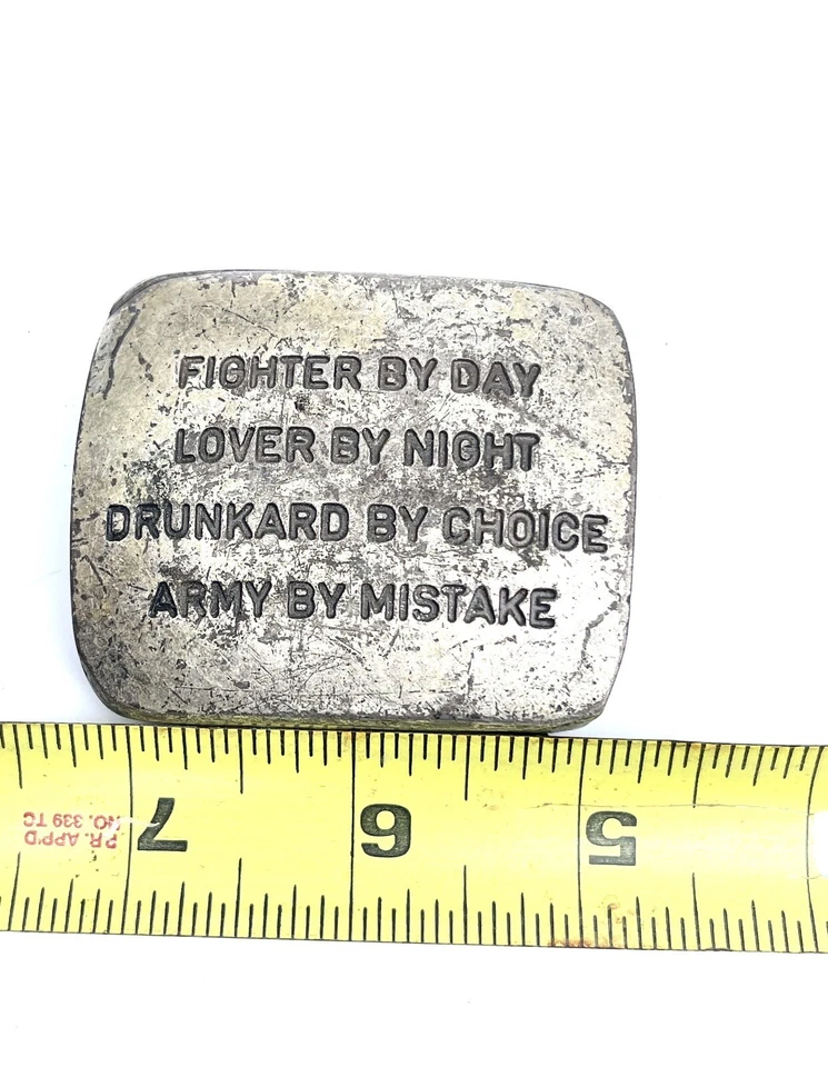 De colección Replay Fighter by Day Lover by Night Borracho por elección Hebilla de cinturón Ejército Foto 4 de 4