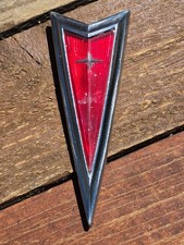 Vintage Pontiac Grill Badge Emblem 480136 L7000