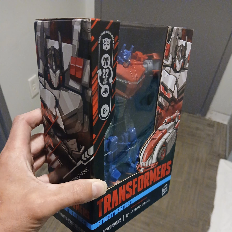 Takara Tomy/Hasbro Transformers Studio Series Voyager Class ¡OPTIMUS PRIME! Foto 2 de 4