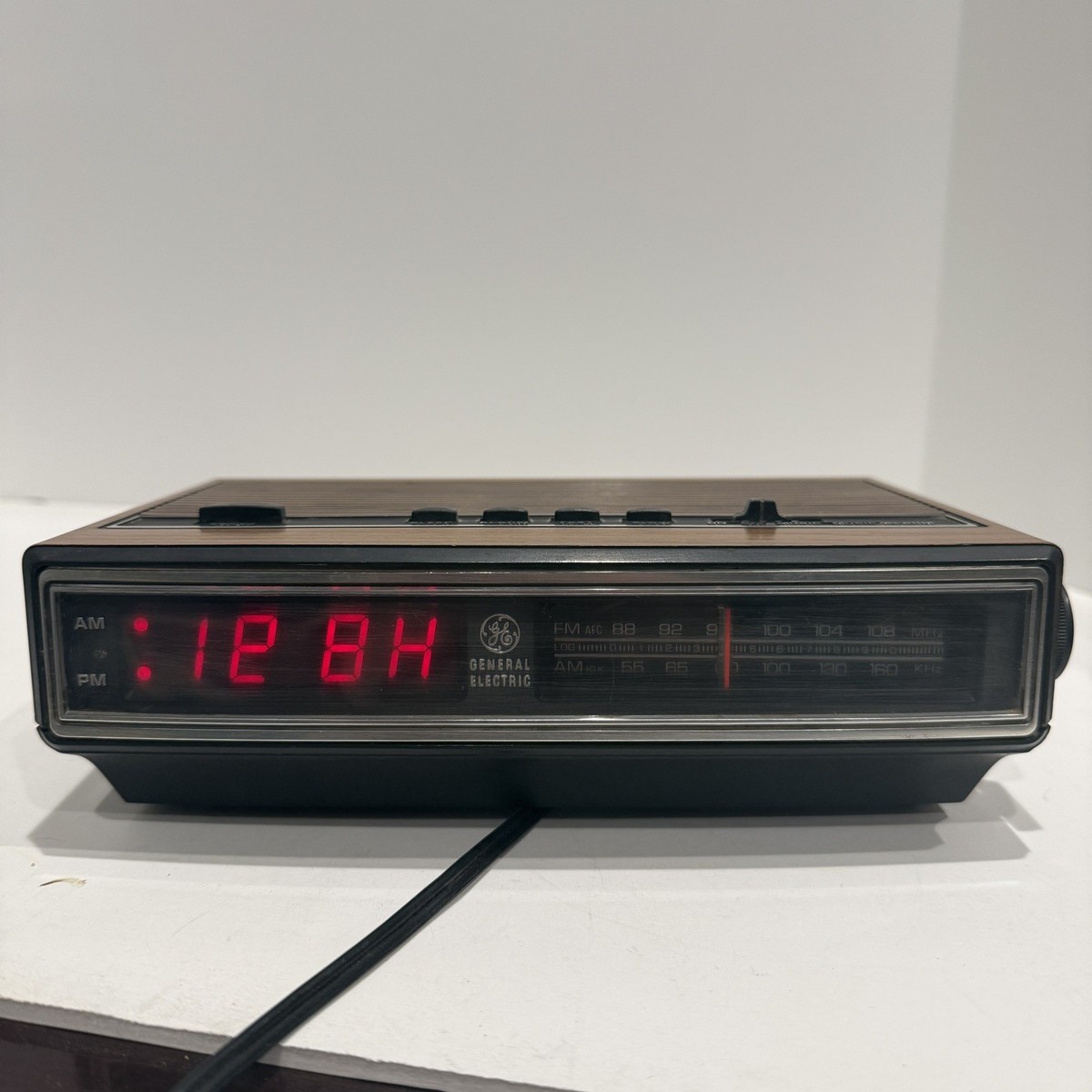 Vintage 90s General Electric GE 7-4625c Wood Grain Am/fm Alarm