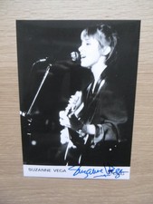 Suzanne Vega autograph signed 13x18 cm picture B/W