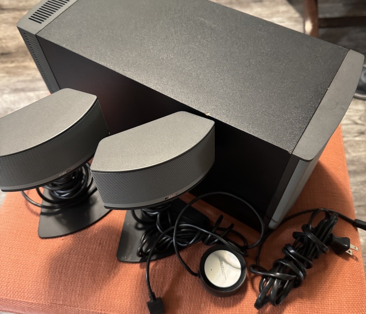 Bose Companion 5 Multimedia Speaker System in Graphine/Silve