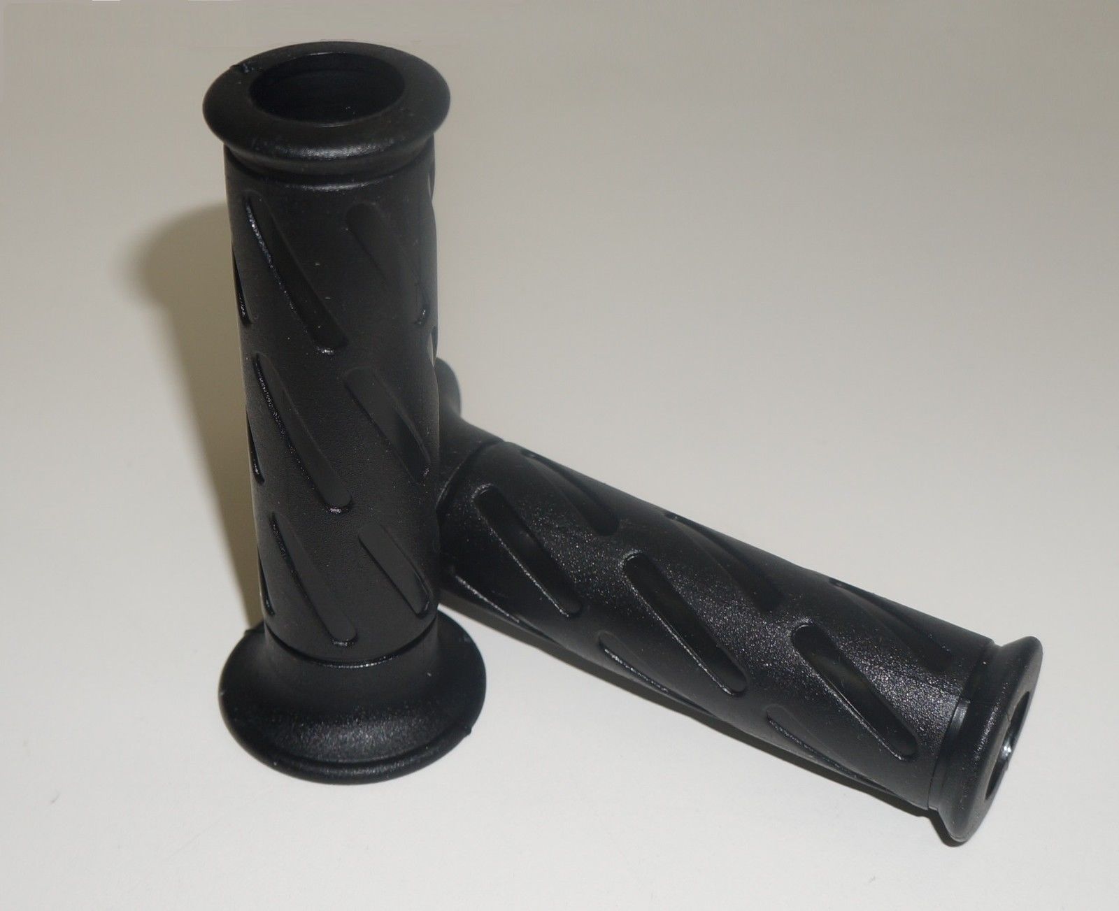 Par De Puños Domino Estilo Abierto Para Moto Y Scooter – Universal, Diámetro 22/24 Mm
