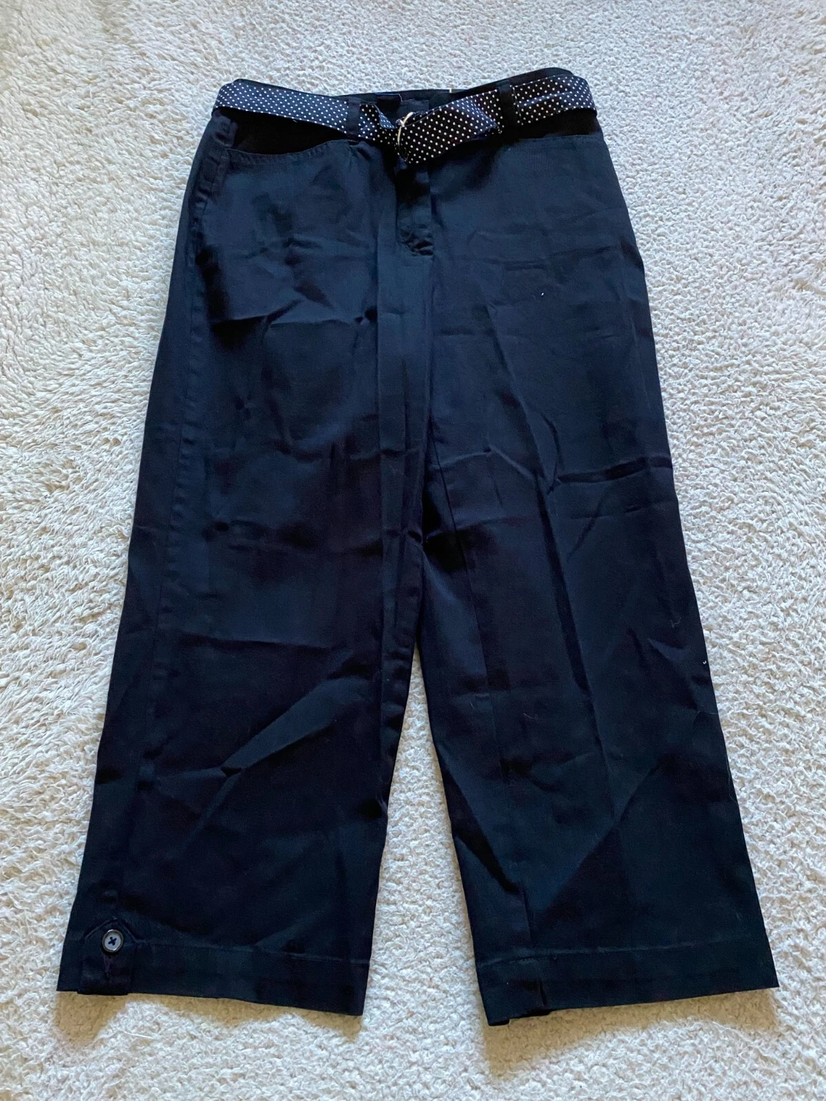 Karen Scott Women Capri Pants with Belted Black Size 10 (30 x 22)