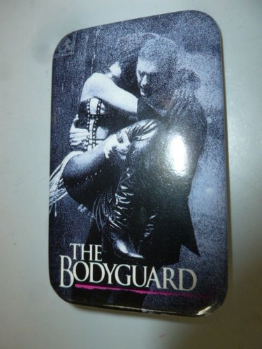 Bodyguard Pin Rückseite Film Werbe Video Store Button Whitney Houston 1992 The - Bild 3 von 3