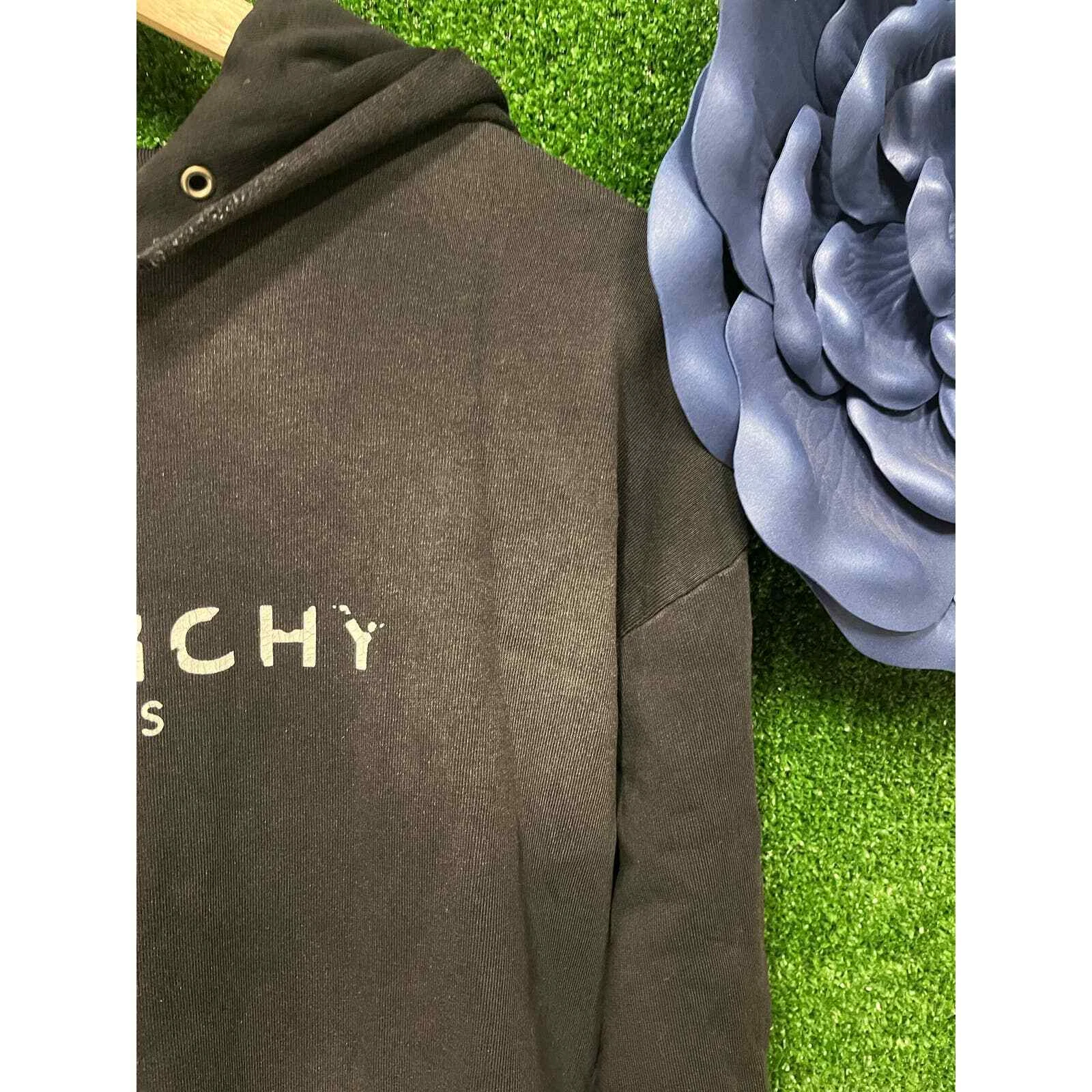Felpa con cappuccio nera sbiadita Givenchy Paris effetto invecchiato taglia XS vestibilità sciolta