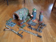 9x Diverse Bastlerstücke Spur 0 und 1 Antik Blechspielzeug Eisenbahn Zubehör