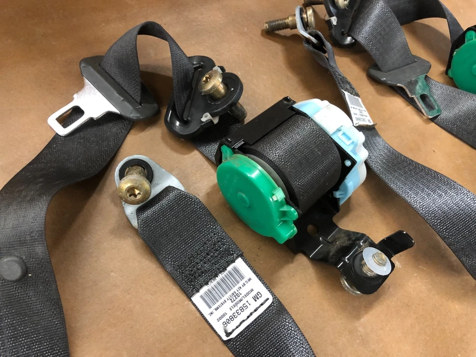 Juego de retractores de cinturón de seguridad trasero Chevy Silverado 2006 2003-2006 GMC Sierra Foto 2 de 4