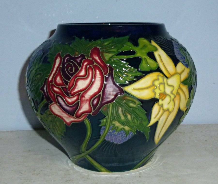 Excellent MOORCROFT Jubilee Vase DIAMOND QUEEN by Nicola Slaney 2012 eBay