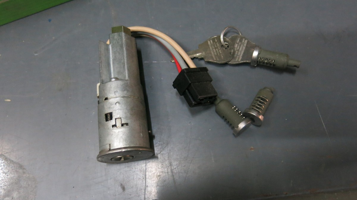 Renault 4 Ignition Column Lock Antivol & Door Locks - 013721 | eBay