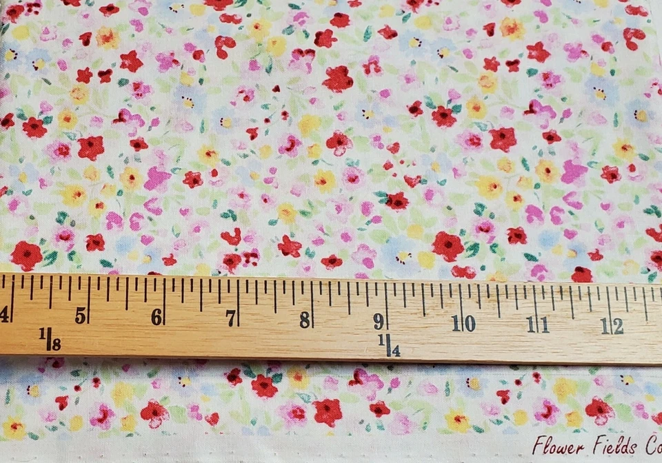 Colección Flower Fields #31728 de Lecien. 3 yardas. Vibrantes flores rosas y rojas. Foto 3 de 3