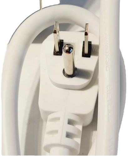 Globe Surge Protector With 2 USB Charging 6 Outlets 4 Ft  (1.22 cm) Long - Picture 6 of 7