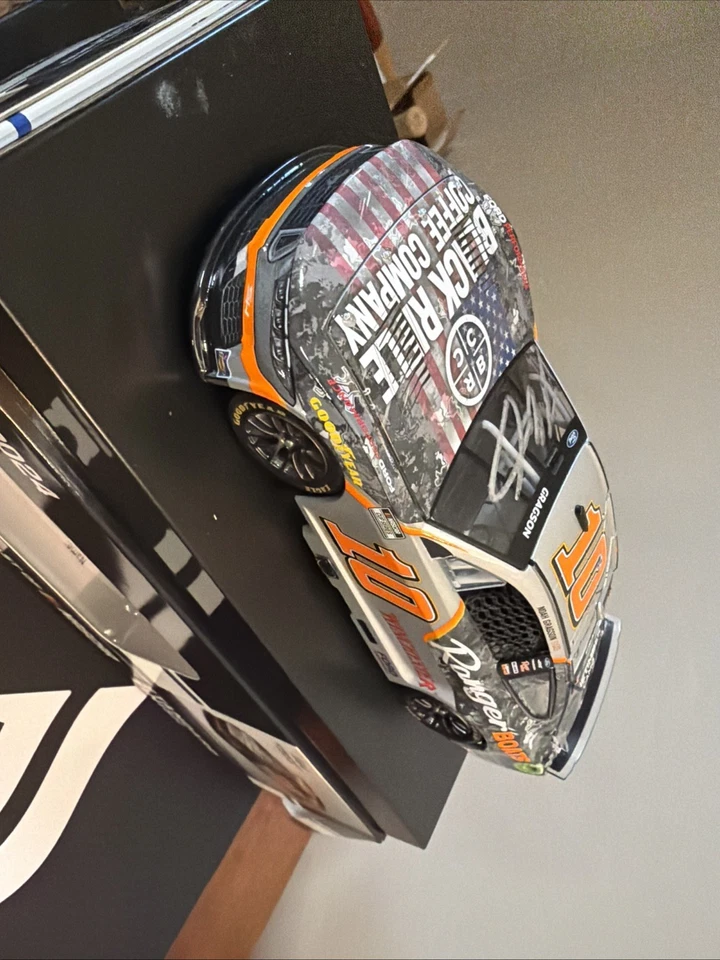 亲笔签名 Noah Gragson 黑色步枪 1/24 压铸 — 第 2/2 张图片