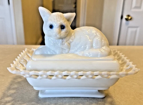 Vintage Westmoreland Glass Cat on a Basket Lidded Butter/Candy Dish 1940s