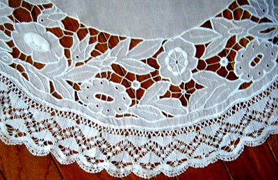 Antique Tablecloth Richelieu lace round floral h embr/er & cutwork trim bobbin