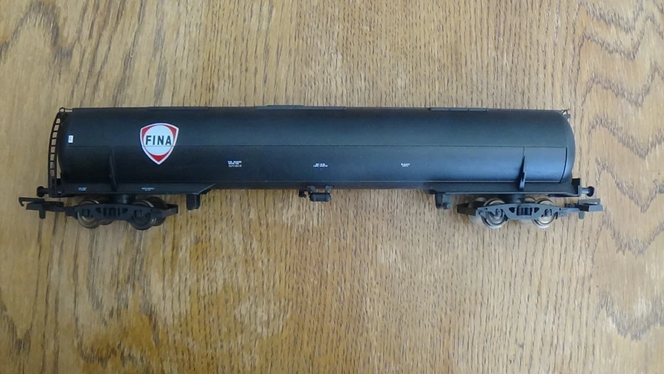 LIMA L 305646 Procor 102 ton GLW class A FINA bogie tank wagon (mint in box) - Image 4 of 4