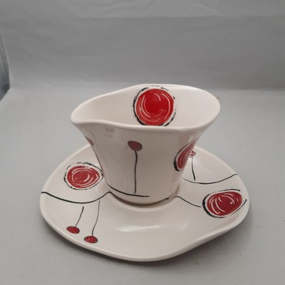 Studiokeramik Freeform Tasse und Untertasse von Emily mit Ballondesign
