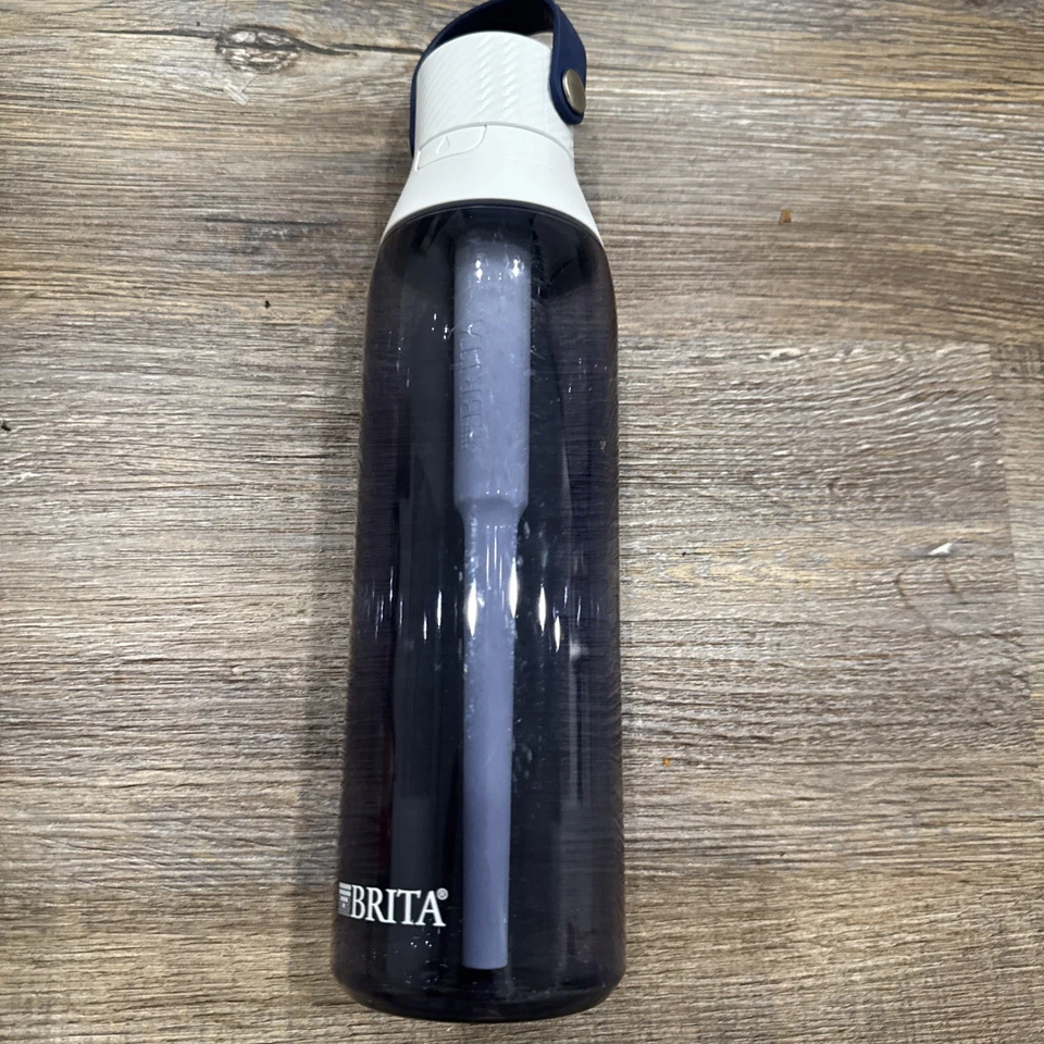 Botella de agua filtrada aislada Brita con pajita, reutilizable, plástico sin BPA Foto 2 de 4