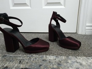 block heel purple shoes