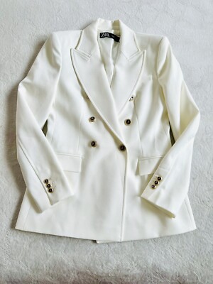 新品未使用　タグ付き　XSサイズ　Zara ジャケット 金　ボタン　ホワイト ZARA WOMAN NEW GOLD BUTTON CROPPED BLAZER JACKET WHITE 2424