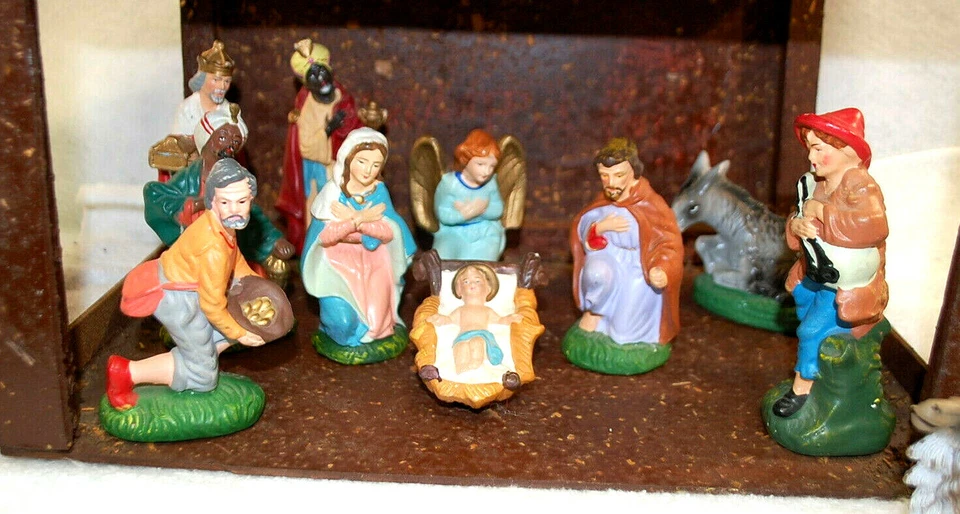 Nativity 13 Piece Set of Figures + Wooden Manger Vintage Made in Japan XM1252 - Image 4 of 4