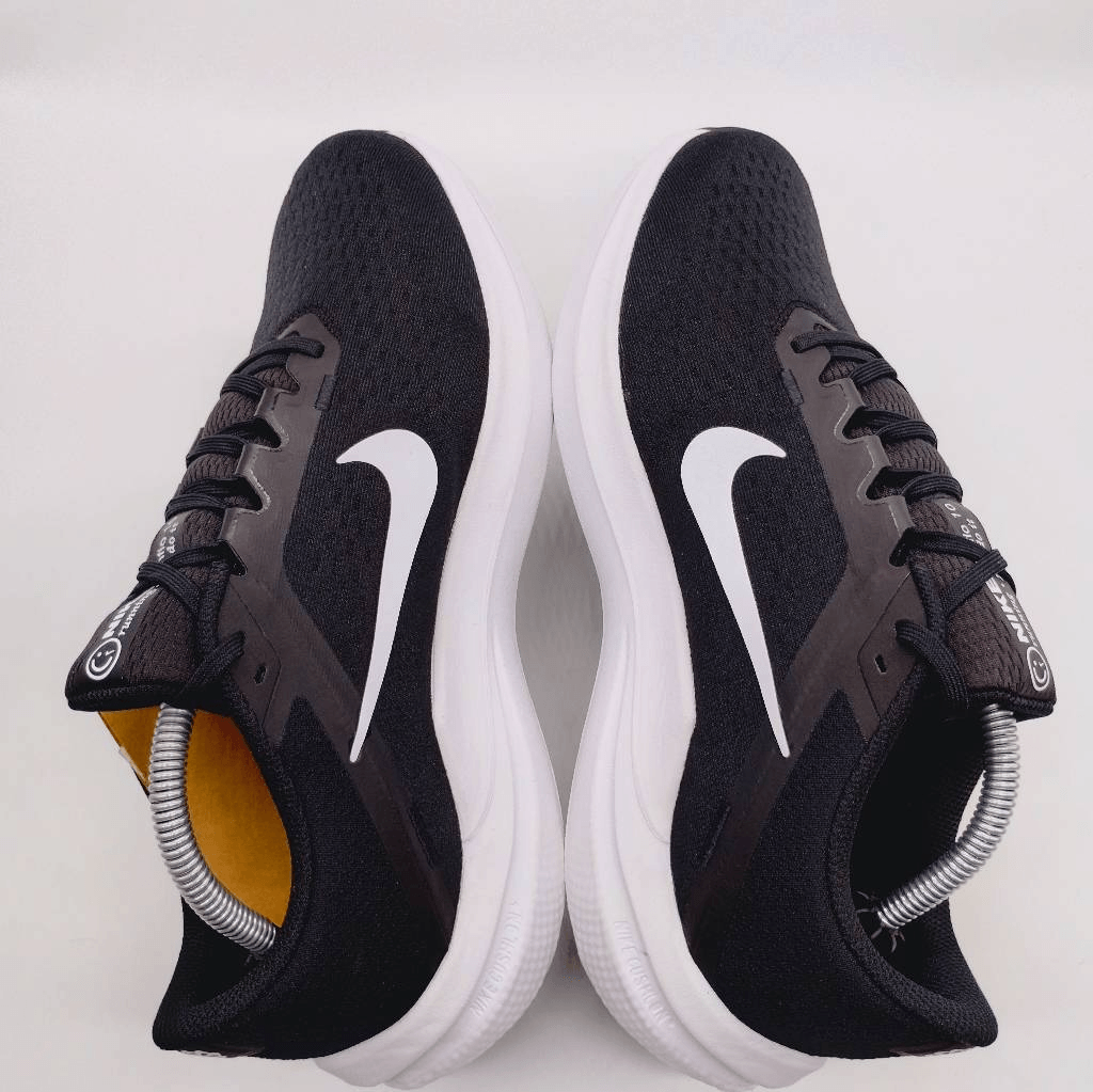 Nike Winflo 10 Running Sneakers Mens Size 9.5 Wide Width  display picture 1
