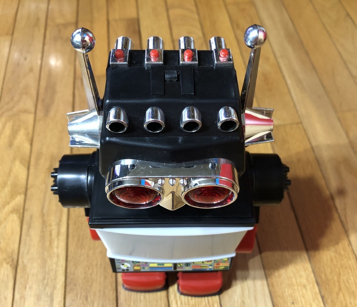 SATURN THE 13' GIANT WALKING TV SCREEN ROBOT KAMCO BATTERY