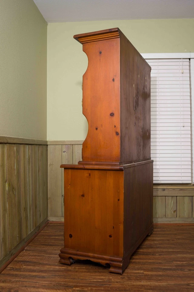 Gabinete vintage de pino macizo con cabaña - Venta inmobiliaria Foto 3 de 4