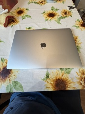 Apple MacBook Pro 15'' m. Touchbar, 2017 , 3,1GHz i7, 16GB RAM, 256GB SSD 