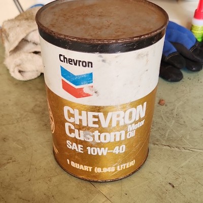 Chevron Custom Motor Oil SAE 10W-40 1 Quart Can White/Gold Gas & Oil