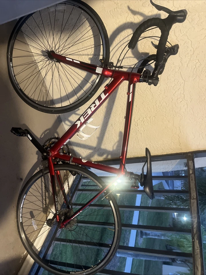 Bicicleta de carretera Trek One Series 1.1 Alpha 100 roja/negra, 54 cm, H2, velocidad limpia, 16 Foto 2 de 4