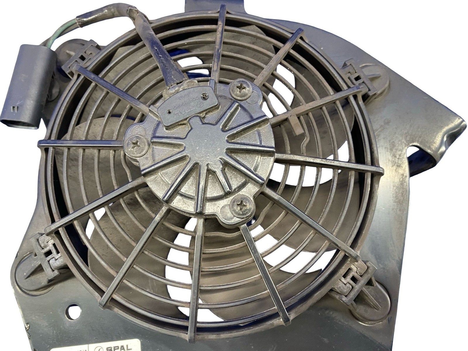 2014 - 2019 Bmw I8 Oem AWD 1.5L Rear Electric Cooling Fan Motor 7639680